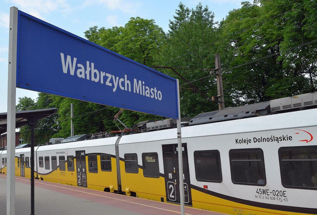Art Mieszkanie Blisko Dworca Pkp Walbrzych Miasto Eksteriør bilde